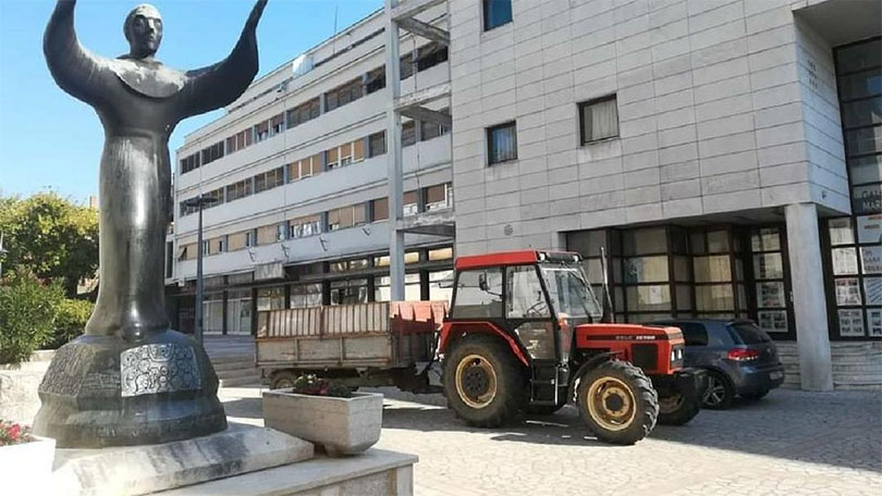 traktor-oluja-2.jpg